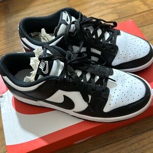 Nike Dunk Low
Women's Shoes size 8